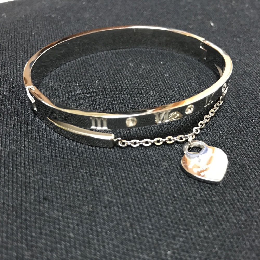 Bracelet with heart charm